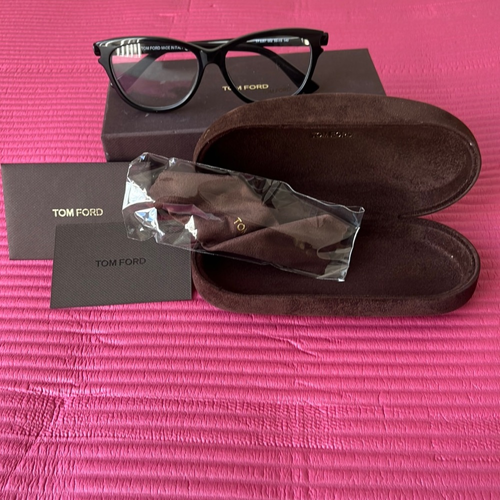 Tom Ford cat eye frames- TF5287